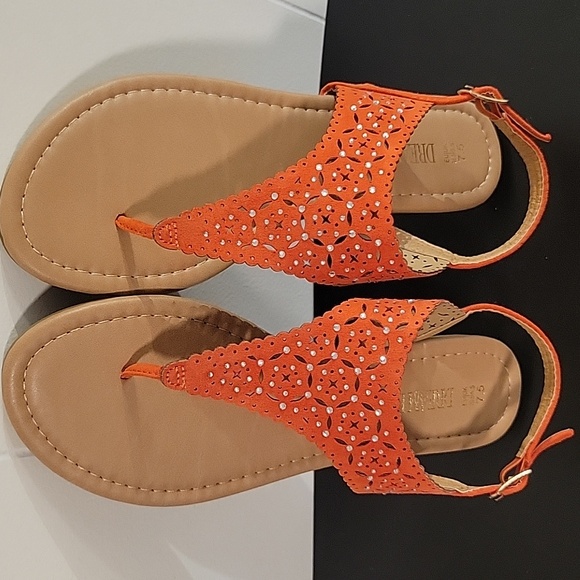 DREAM PAIRS Women's Casual T-Strap Gladiator Flat Sandals with Rhinestones Sz7.5 - Picture 1 of 8